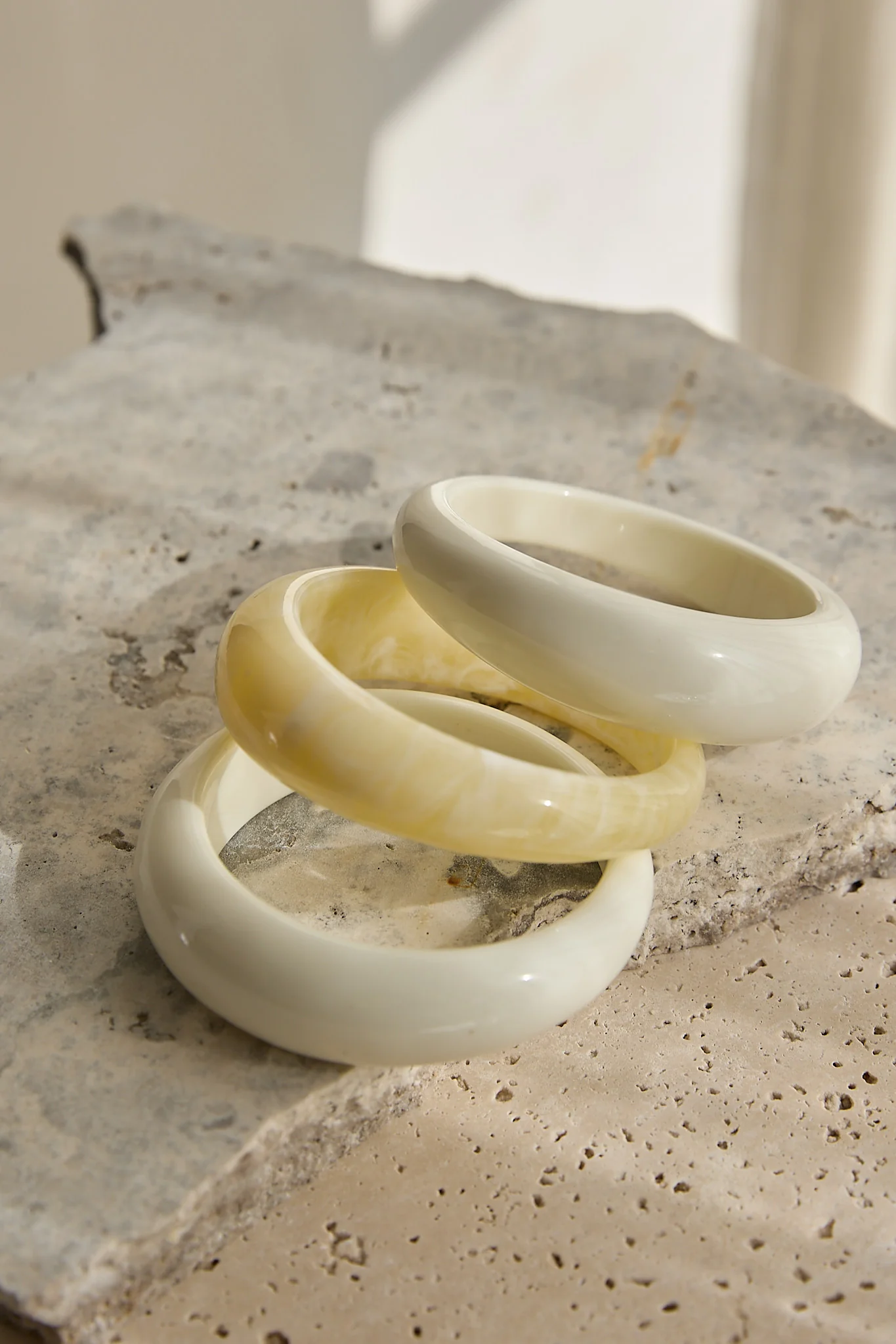 10981-vionne-irregular-bangles-acrylic-ivory-1.webp Vionne Irregular Bangles Acrylic Ivory
