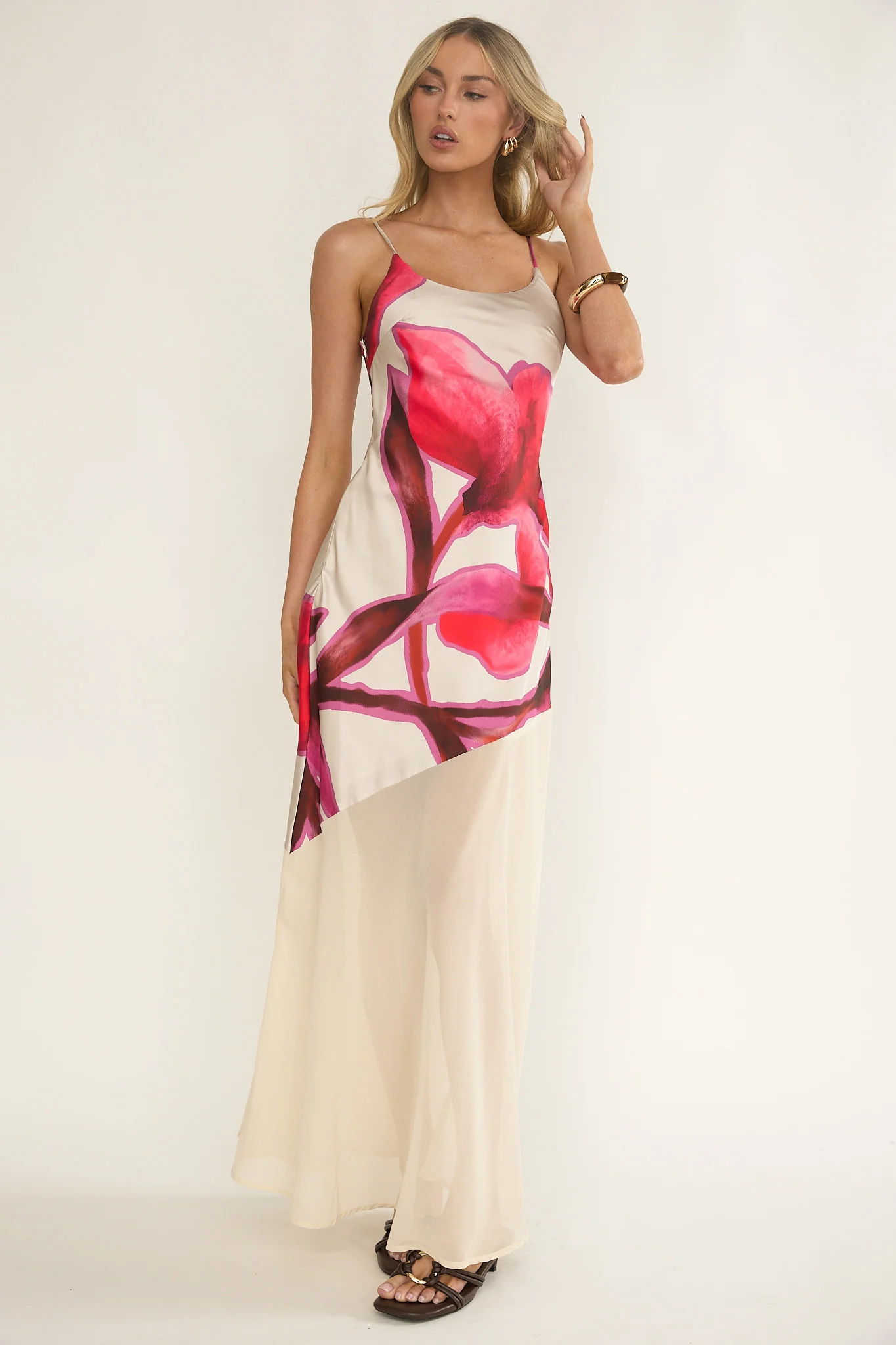 5462-gilded-dream-chiffon-hem-maxi-dress-print-beige-3.webp Gilded Dream Chiffon Hem Maxi Dress Print Beige