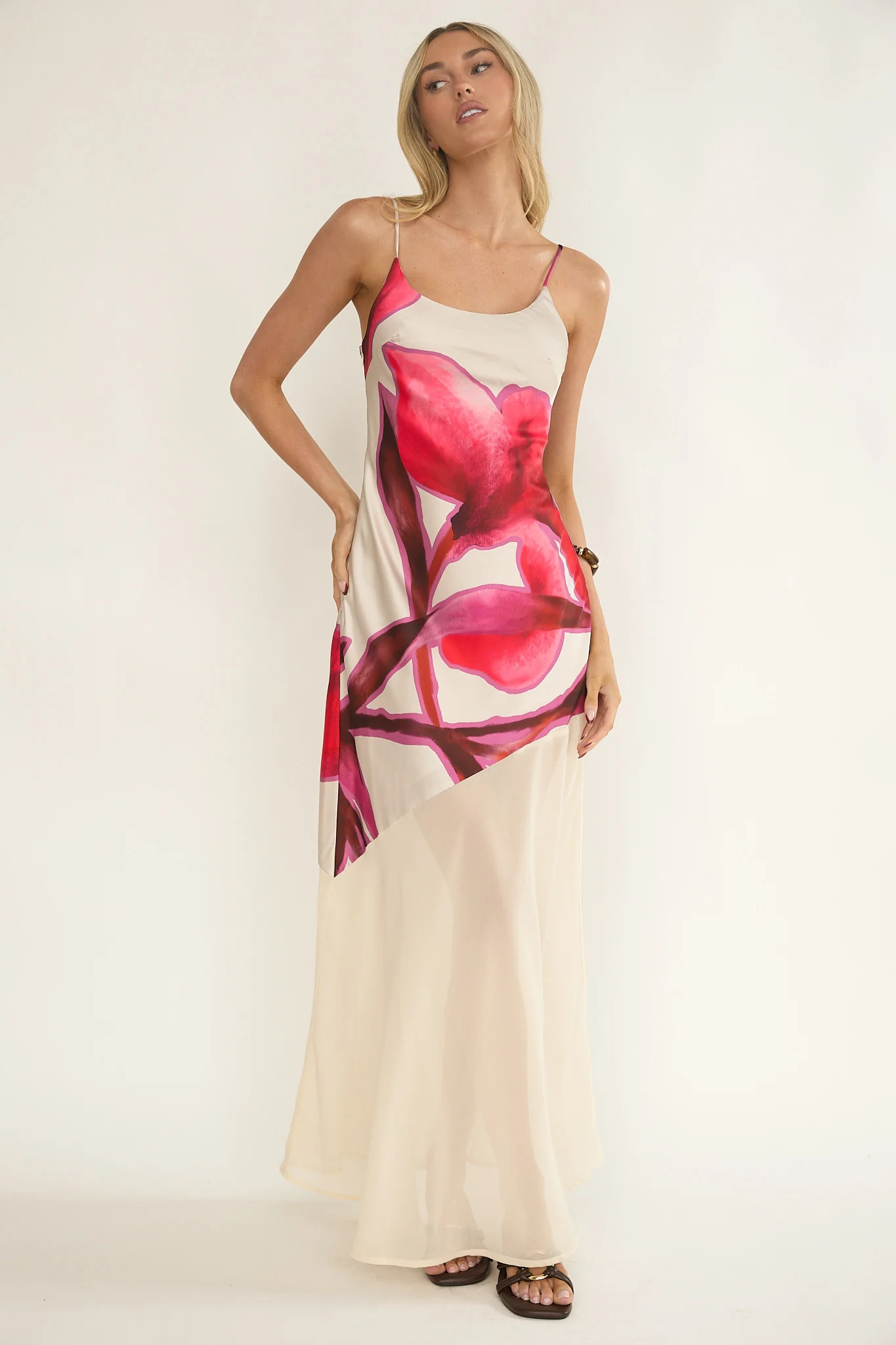 5462-gilded-dream-chiffon-hem-maxi-dress-print-beige-6.webp Gilded Dream Chiffon Hem Maxi Dress Print Beige