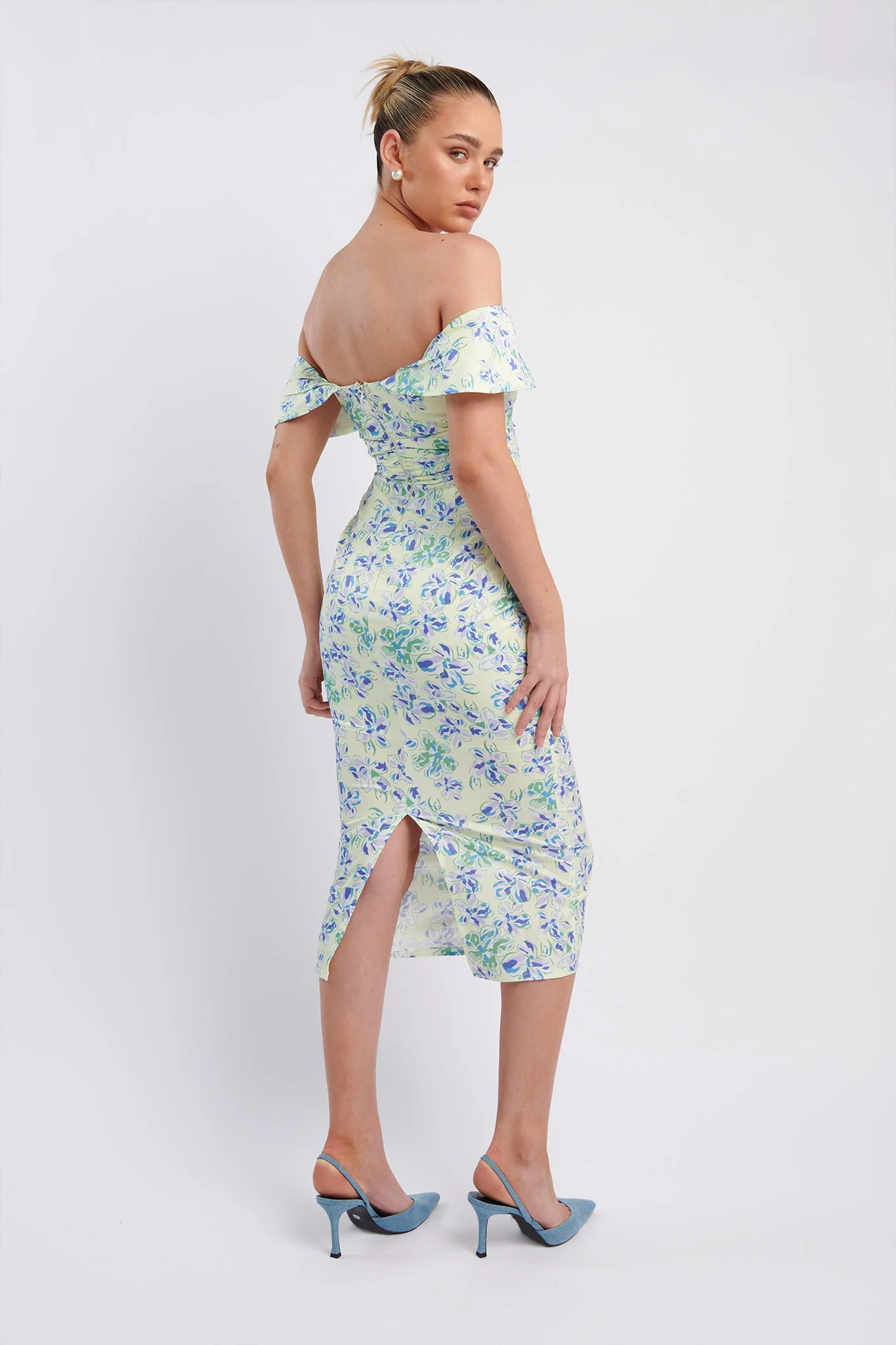 6350-lillianne-off-shoulder-midi-dress-floral-blue-2.webp Lillianne Off-Shoulder Midi Dress Floral Blue