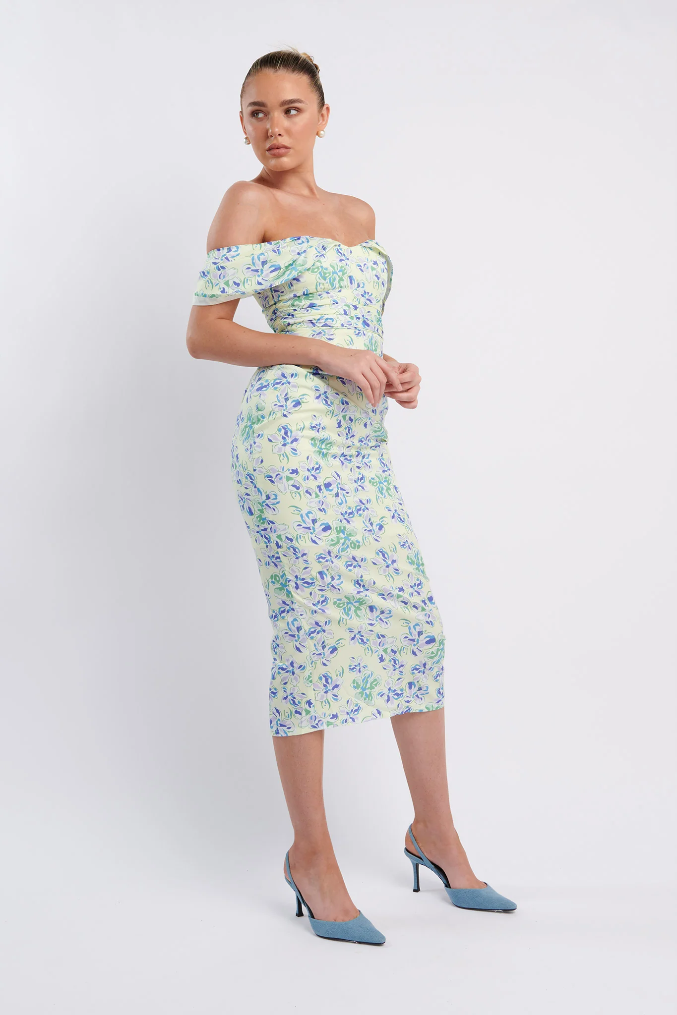 6350-lillianne-off-shoulder-midi-dress-floral-blue-3.webp Lillianne Off-Shoulder Midi Dress Floral Blue
