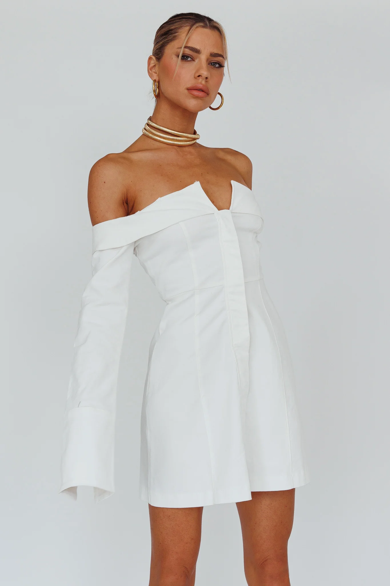 6977-tamra-long-sleeve-off-shoulder-zip-dress-white-1.webp Tamra Long Sleeve Off-Shoulder Zip Dress White