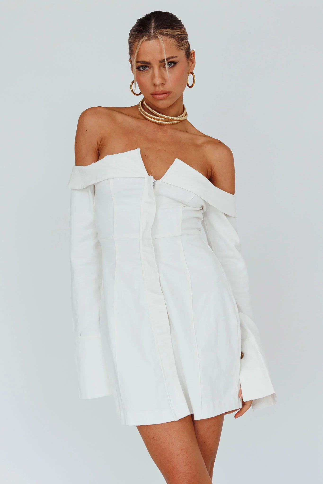 6977-tamra-long-sleeve-off-shoulder-zip-dress-white-7.webp Tamra Long Sleeve Off-Shoulder Zip Dress White